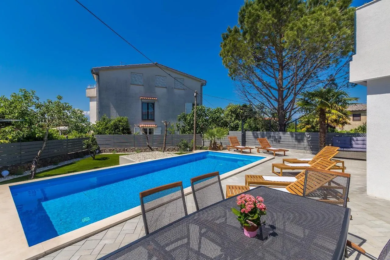 Villa Nina Vantacici